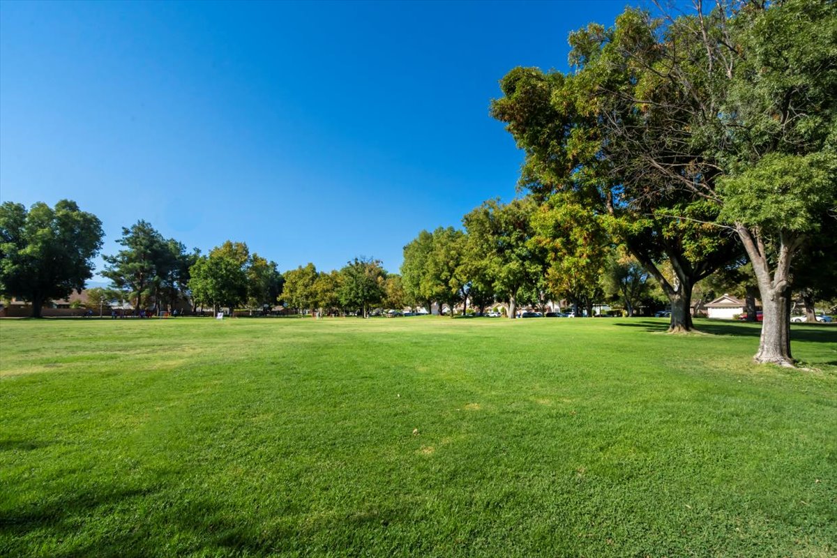 3-Granary-Square-Community-Park