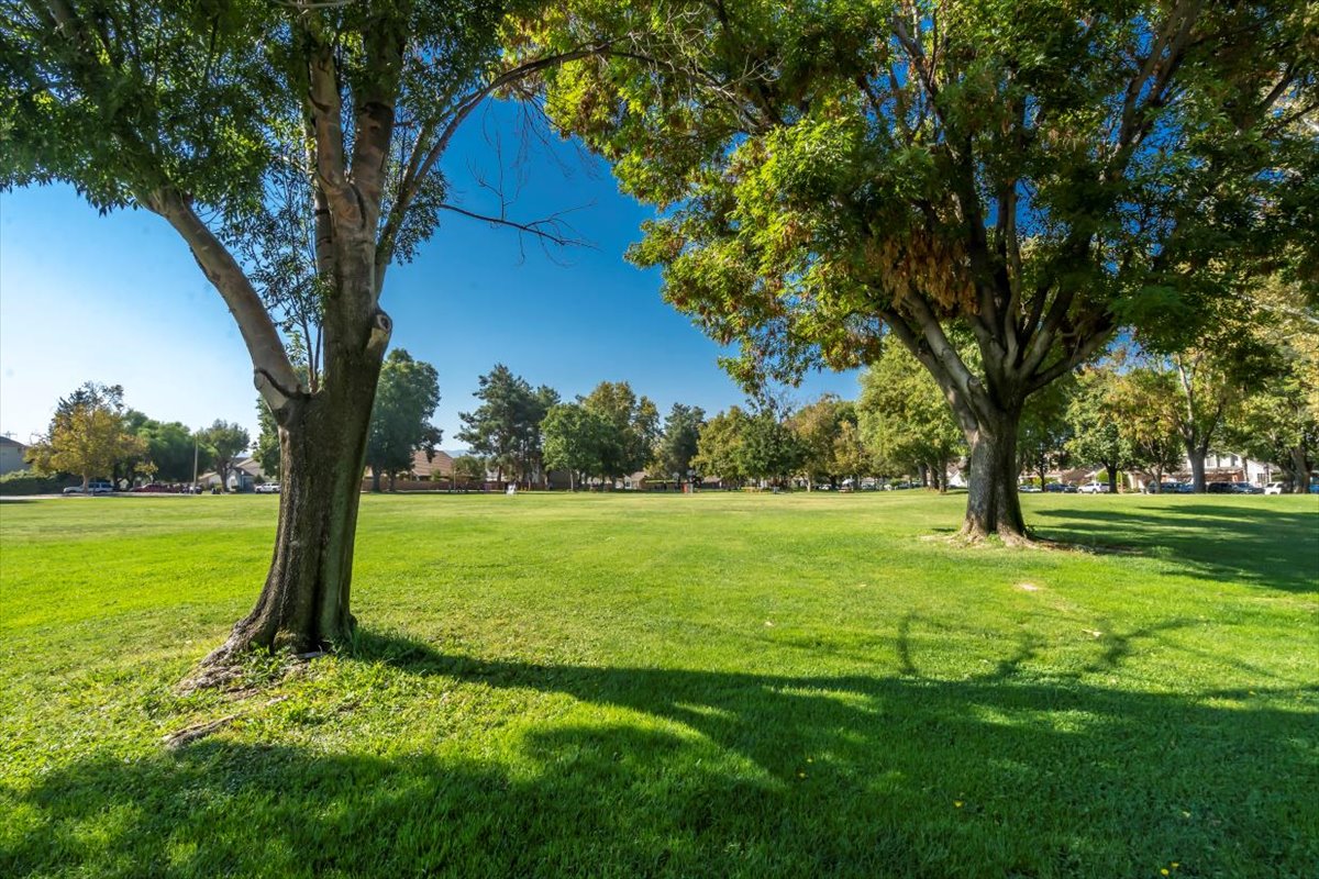 4-Granary-Square-Community-Park