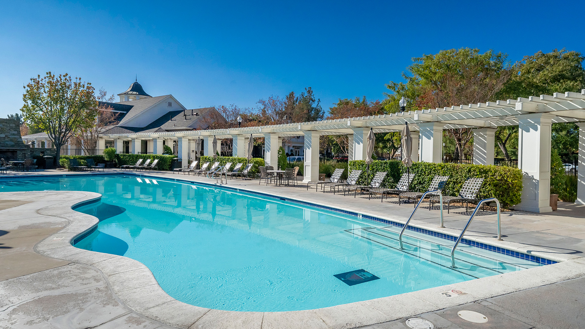 Community-Bridgeport-Pool 2