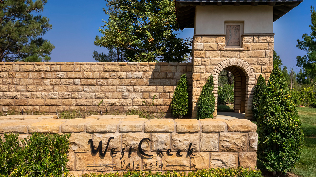 West-Creek-Community Monument